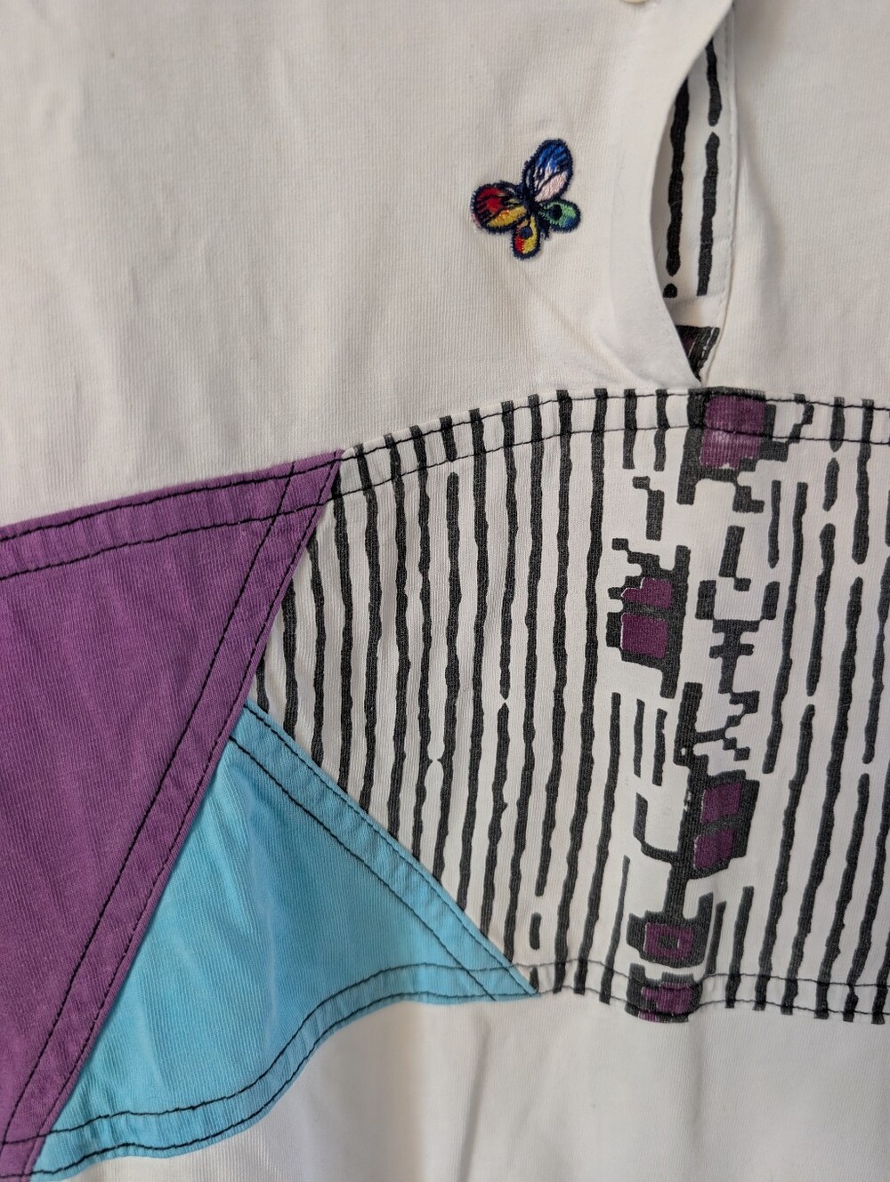 🔥80s/90s🔥- Reebok White Tee w/ Purple & Teal Geometric Accent, Tennis Vibe 🎾 - Picture 7 of 12